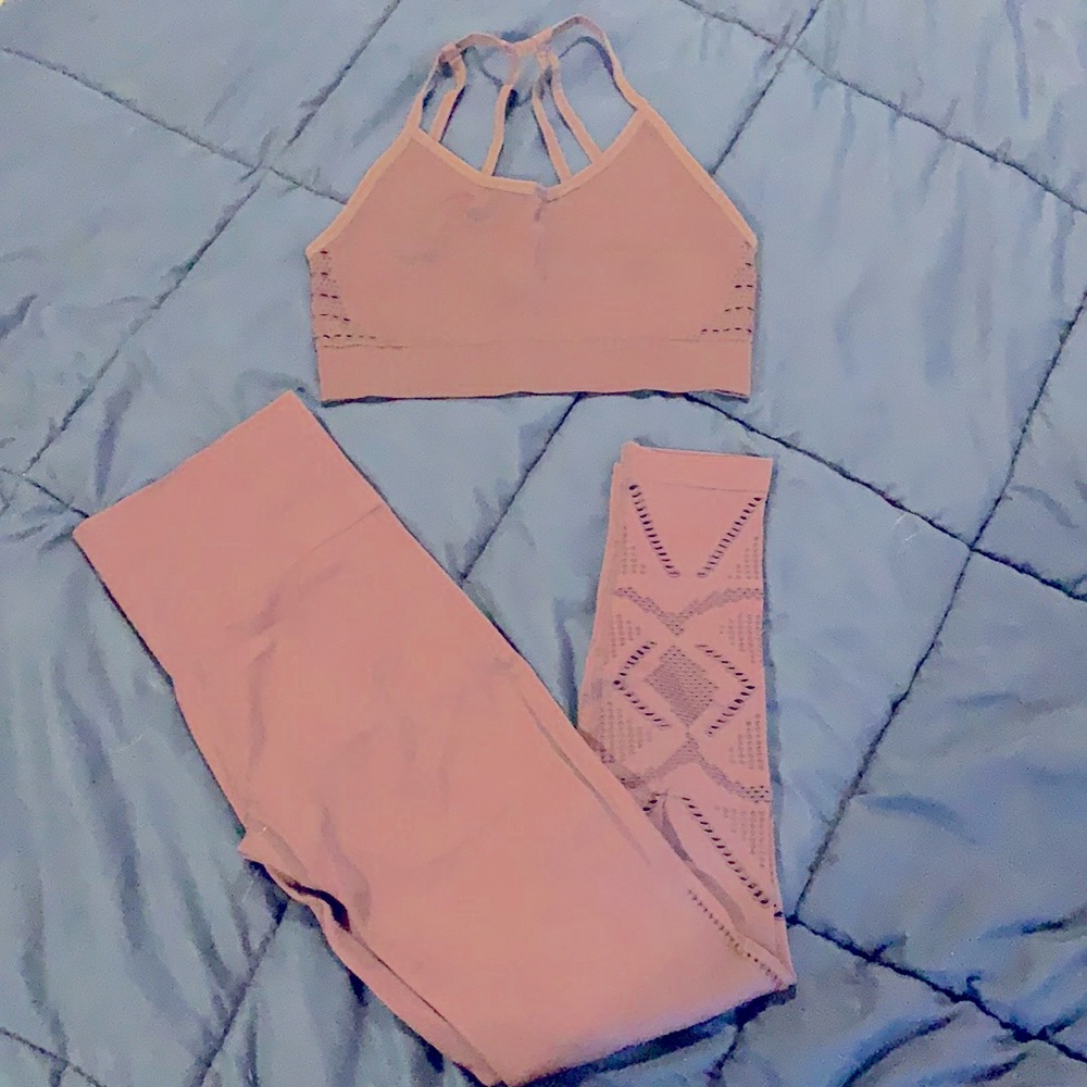 Women’s Lasercut Knit sports bra and leggings set